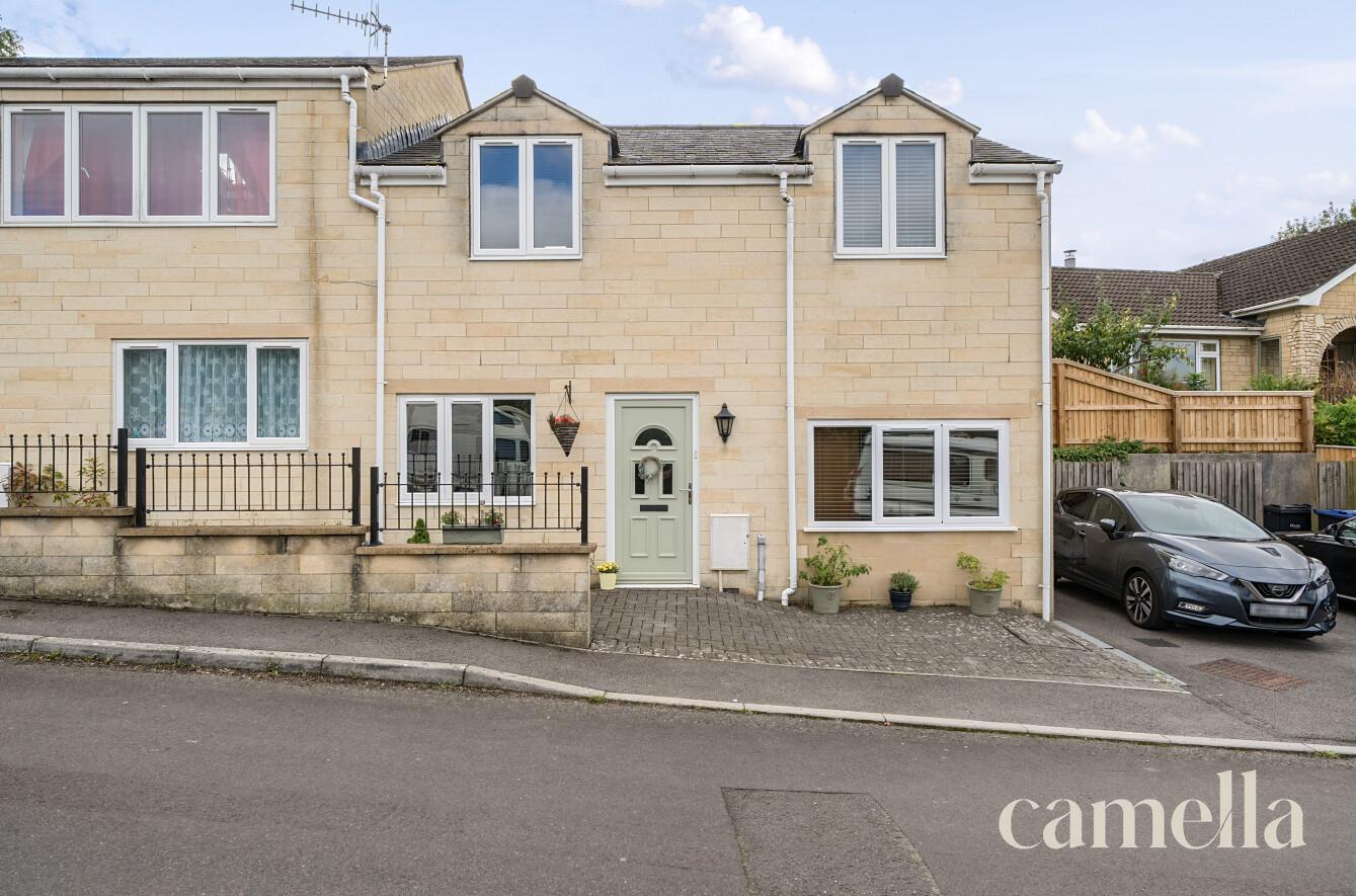 4 Woodside Place, SN13
